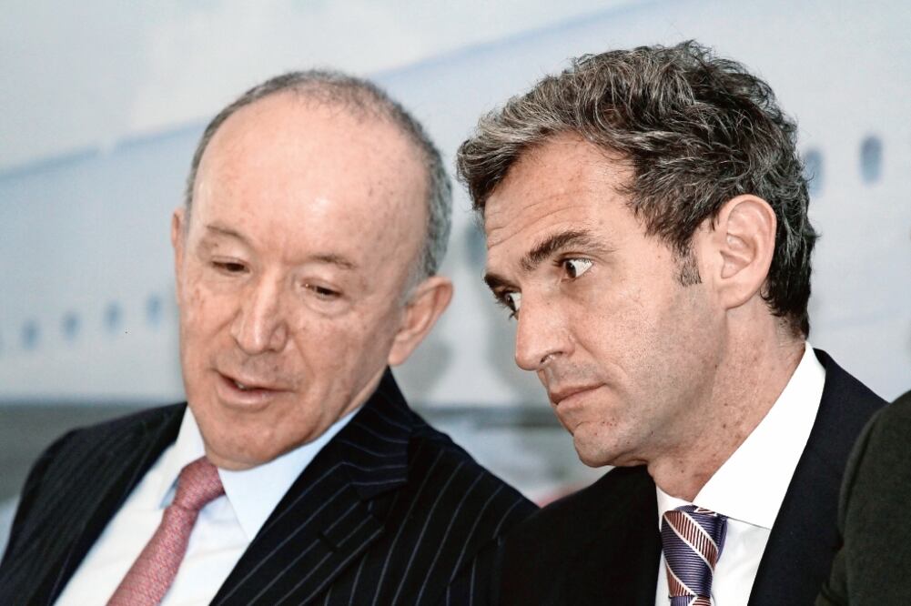 Roberto Alcántara Rojas, presidente de Grupo IAMSA, y Gian Carlo Nucci, director de la aerolínea que ahora es 100% mexicana (IRVIN OLIVARES. EL UNIVERSAL)