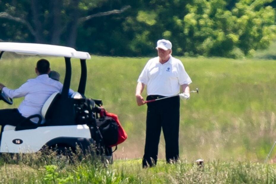 Trump responde a críticas sobre juego de golf en medio de la pandemia