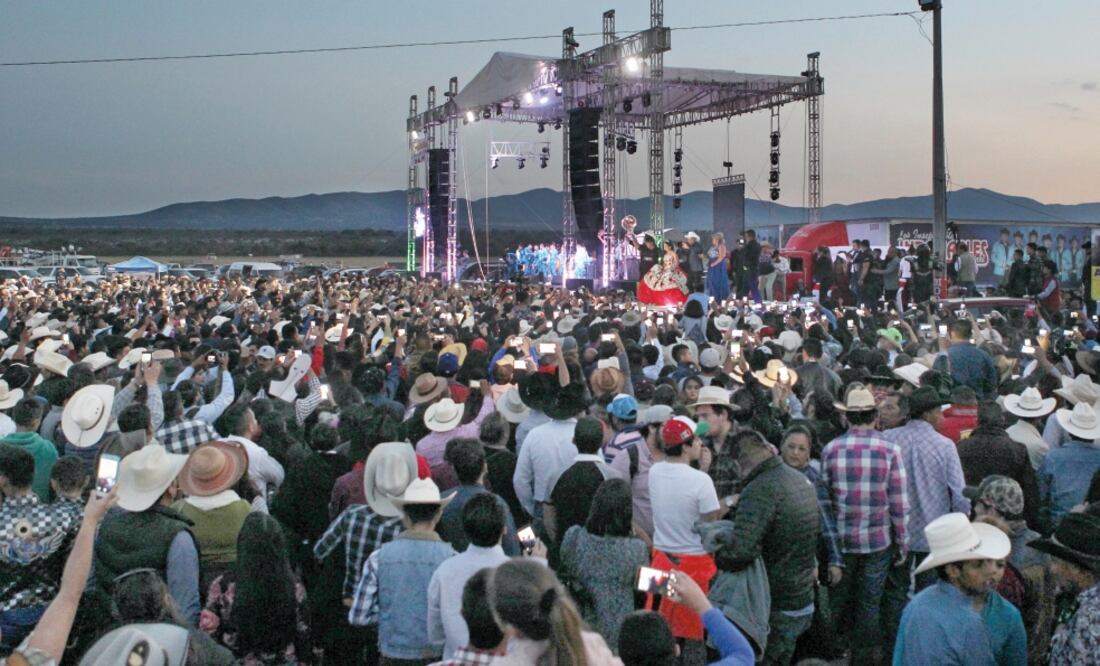 La celebración provocó que los hoteles de la comunidad registraran un lleno total. Los costos del hospedaje oscilaron entre 420 y mil 200 pesos, mientras que el Ejército y la Policía Federal mantuvieron dos retenes (ROBERTO AGUILAR. EL UNIVERSAL)