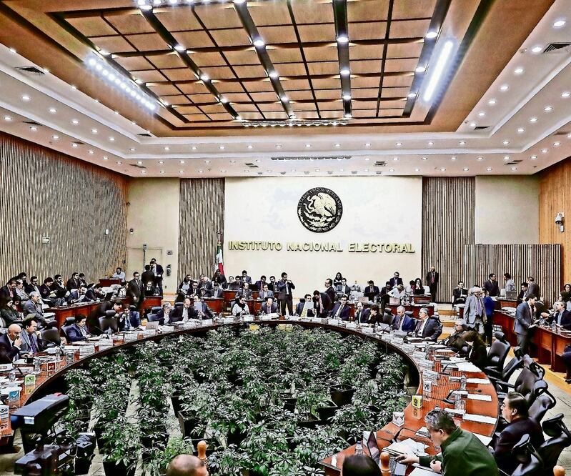 La Comisión de Quejas del INE determinó que la titular de la Sener vulnera la norma electoral por enaltecer logros en materia de energía. Foto: ARCHIVO EL UNIVERSAL