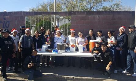 Activistas la hacen de Reyes Magos y dan regalos en zonas vulnerables de Reynosa