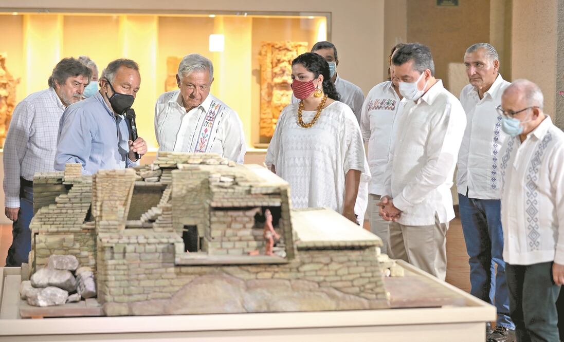 El presidente Andrés Manuel López Obrador inauguró ayer el Pabellón de la Reina Roja, en Palenque, donde aseguró que en las marchas por el 8M no habrá represión. Foto: PRESIDENCIA