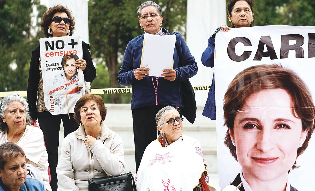Carmen Aristegui tenía programada una reunión de conciliación el próximo viernes con representantes de Noticias MVS, pero se cancela por fallo de tribunal. En imagen de marzo pasado, simpatizantes de la periodista