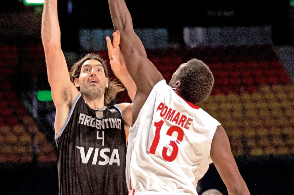 Luis Scola fue el mejor anotador de los sudamericanos, al conseguir 16 puntos; en el torneo lleva 120 (EDUARDO VERDUGO. AP)
