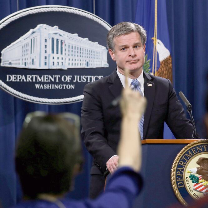 Acusación. Chris Wray, el director del FBI, quien afirma que China representa para EU la amenaza “más amplia y más grave”. Foto: ARCHIVO. REUTERS