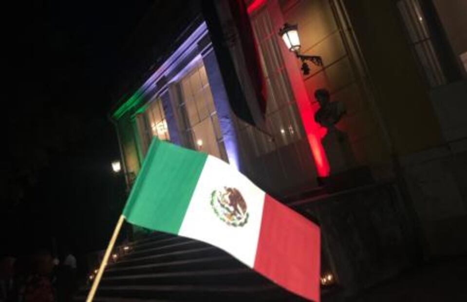 Mexicanos dan el “Grito” en El Vaticano