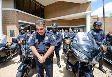 Recién casados y veteranos, los policías asesinados en Dallas