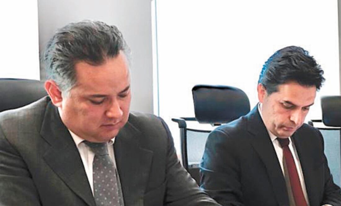 Santiago Nieto, de la UIF, y Zoé Robledo, por parte del IMSS, firmaron el convenio de colaboración anticorrupción. ESPECIAL