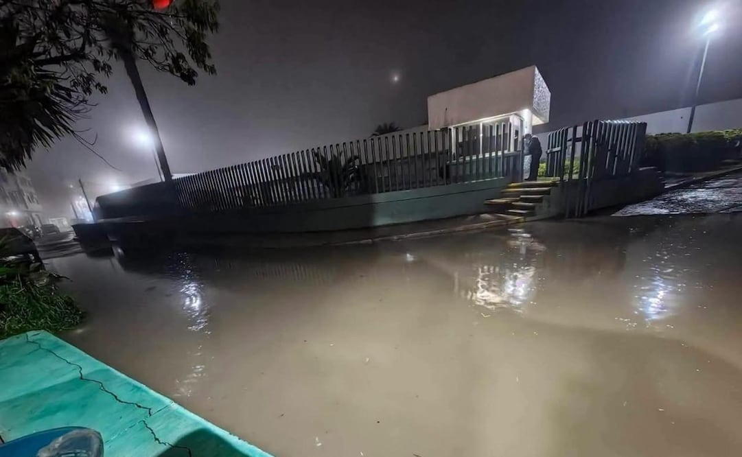 Se reportó un desbordamiento debido al crecimiento del río en las inmediaciones del Hospital General del Seguro Social. Foto: Especial