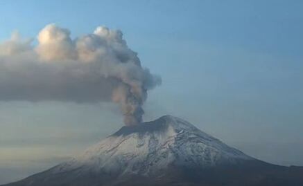 Volcán Popocatépetl amanece este 22 de mayo con salida de material incandescente
