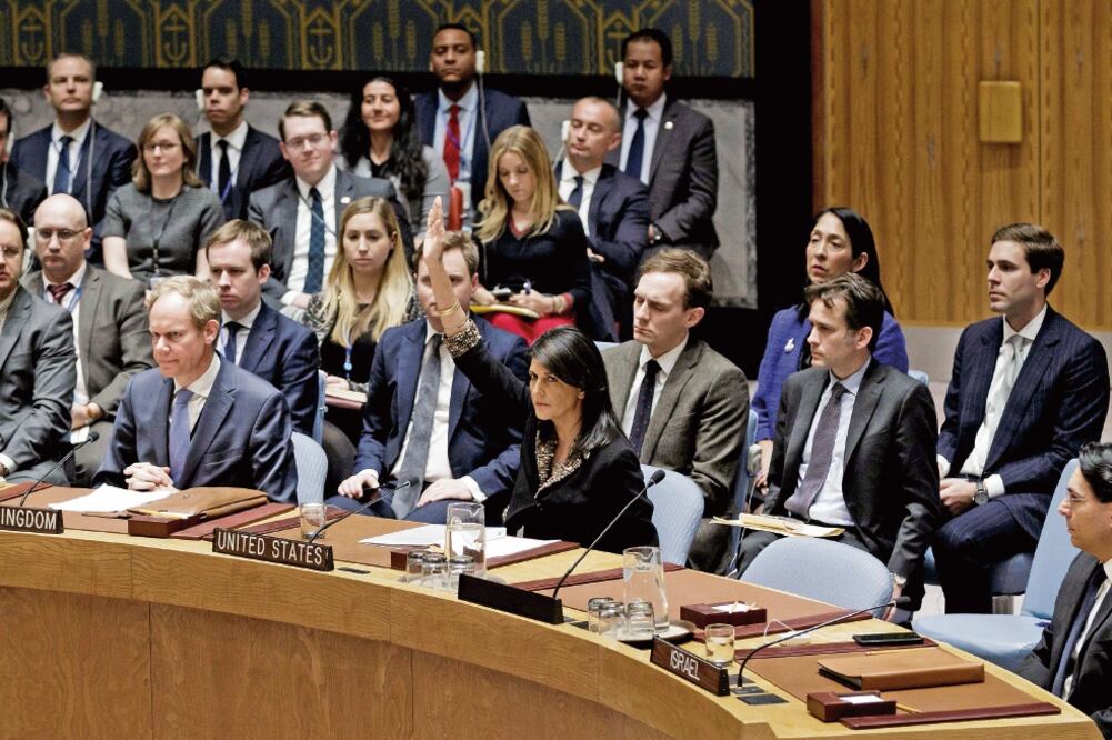 “Un insulto que EU no olvidará”. La embajadora estadounidense ante la ONU, Nikki Haley, defendió ante la comunidad internacional la decisión de Donald Trump sobre Jerusalén (JUSTIN LANE. EFE)
