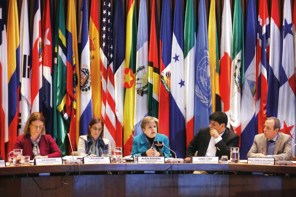 Alicia Bárcena, secretaria ejecutiva de la Comisión Económica para América Latina y el Caribe, dijo que los beneficios de los cambios estructurales aprobados en México al inicio de este sexenio no han llegado a la población. (ELVIS GONZÁLEZ. EFE)