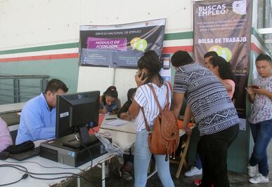 "Jóvenes construyendo el futuro" podrán tener su RFC, señala SAT