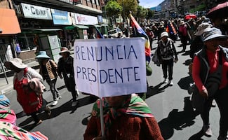 EU dice que "está vigilando" la crisis en Bolivia; anuncia ayuda de emergencia al gobierno de Paz