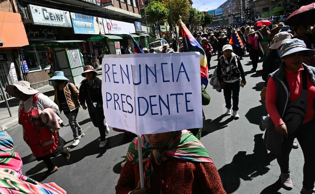 Manifestantes participan en protestas contra el gobierno de Rodrigo Paz en medio de la crisis económica de Bolivia. Foto: AFP