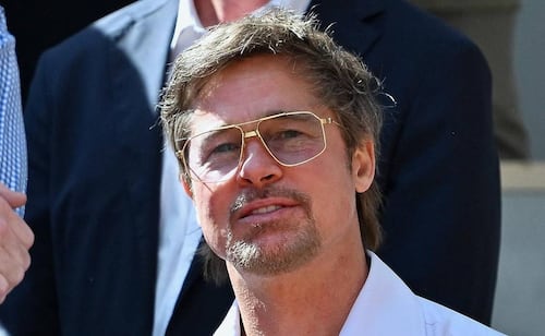 Mientras la hija de Brad Pitt avanza para quitarse su apellido, el actor revela pensamientos suicidas y una recaída