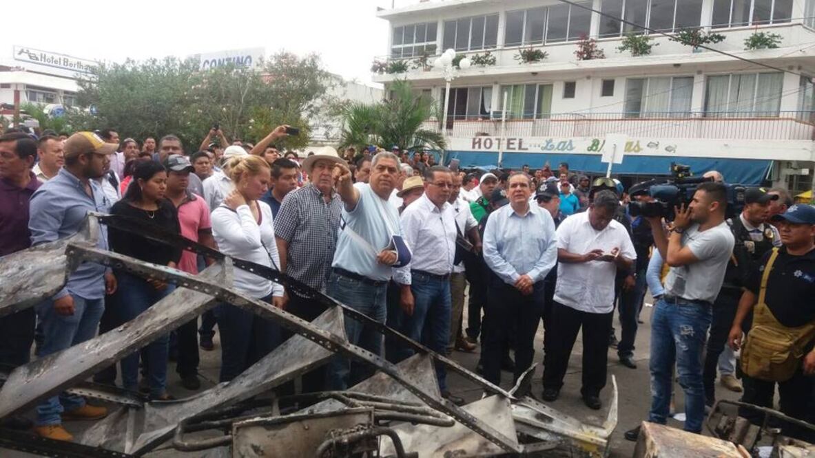 El gobernador interino de Veracruz, Flavino Ríos, en un recorrido por la comunidad de Catemaco. (Foto: Especial)