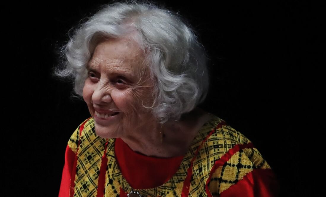 La escritora mexicana Elena Poniatowska recibe el Premio Internacional Carlos Fuentes a la Creación Literaria en el Idioma Español de 2023 hoy.
Foto: EFE / Mario Guzmán