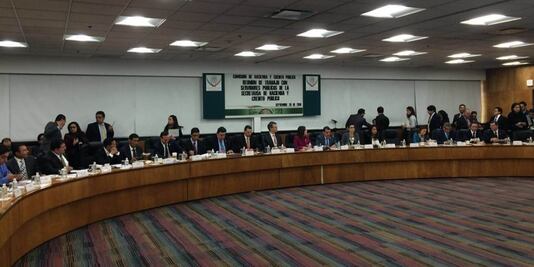 Funcionarios de la SHCP exponen paquete económico 2017