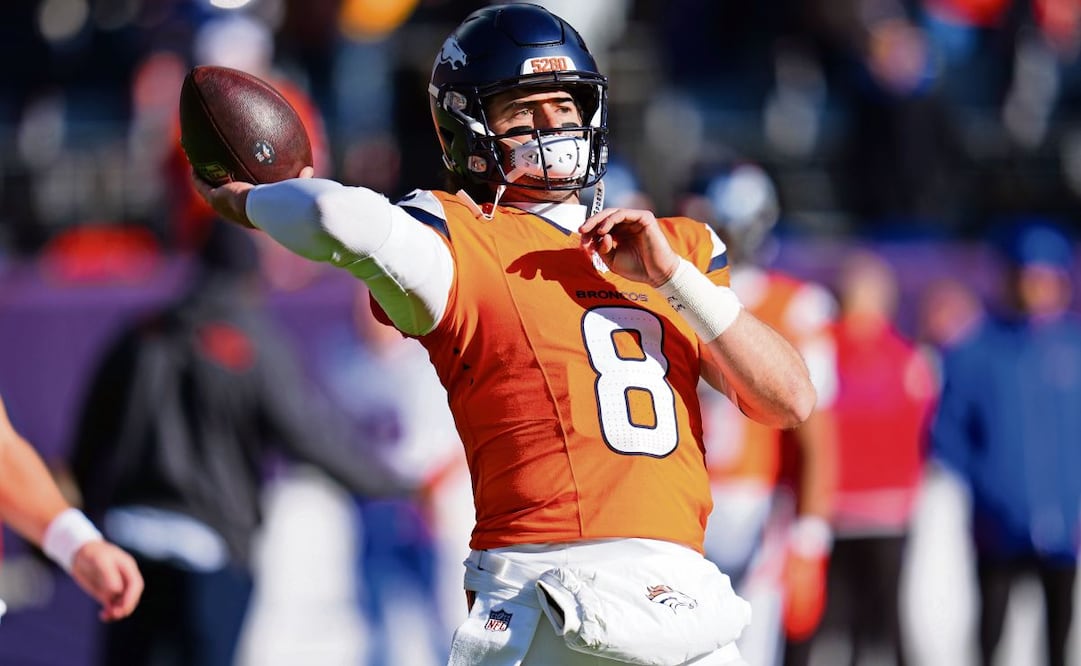 Jarrett Stidham, con el gran peso de suplir al Nix, el quarterback titular. Foto: Jack Dempsey / AP