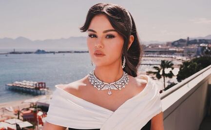 Selena Gomez derrocha sensualidad en abrigo de piel y botas de tacón