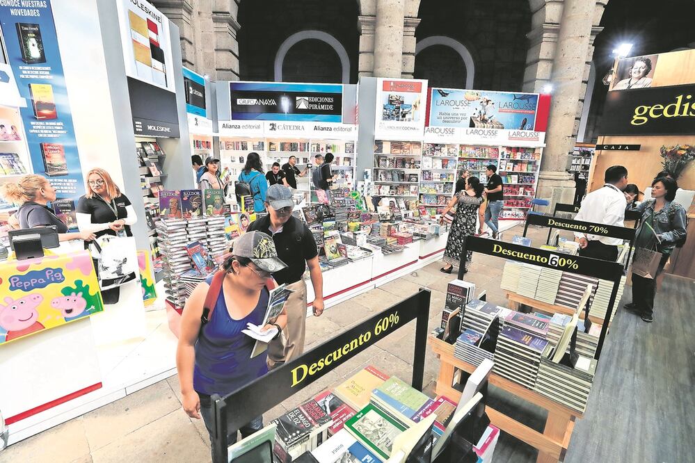Una propuesta es que haya stands más grandes en la FIL. Foto: ARCHIVO EL UNIVERSAL