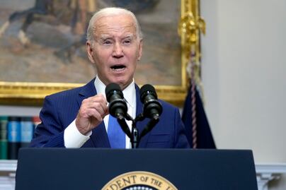 "Yo soy la Inteligencia Artificial",  bromea Biden, mientras impulsa reglas  