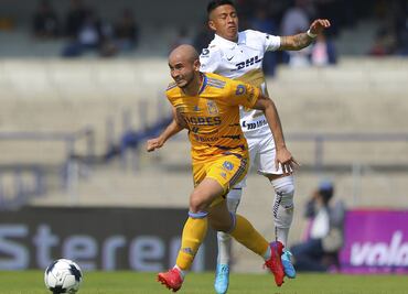 En Tigres explotan con Carlos González por cantar el himno de Pumas