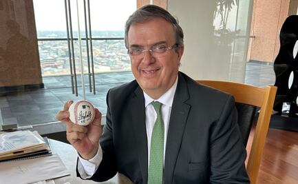 Marcelo Ebrard busca robar base