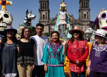 Brugada inaugura la Mega Ofrenda de Día de Muertos en el Zócalo; homenajea a diosas prehispánicas
