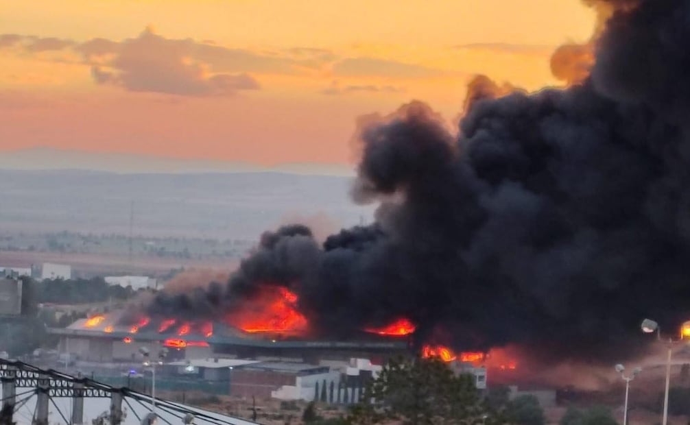 Se registra un incendio en bodegas de SEGALMEX en Zacatecas.
Foto: Especial.