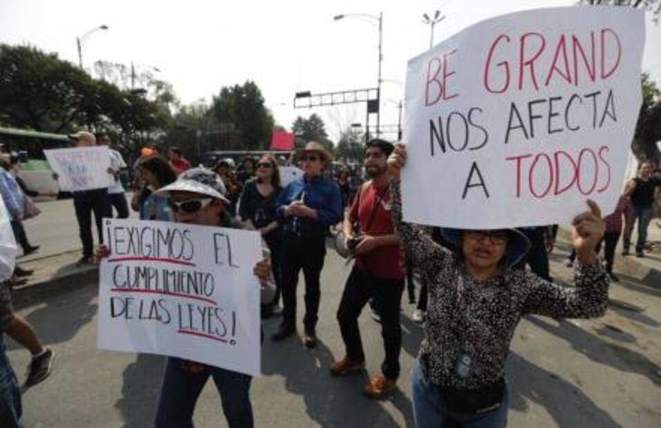 Marchan contra construcción de dos torres frente a CU
