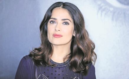 Salma Hayek y la romántica foto con su esposo en la alberca