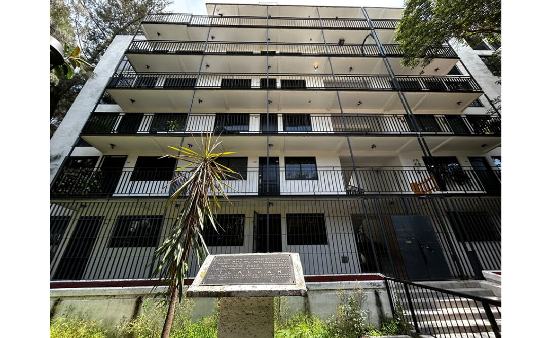 El 1C del Multifamiliar Tlalpan, hoy en pie, guarda en sus muros la memoria de quienes lucharon por recuperar su hogar después del derrumbe de 2017.
Foto: Dana Rufino/ EL UNIVERSAL