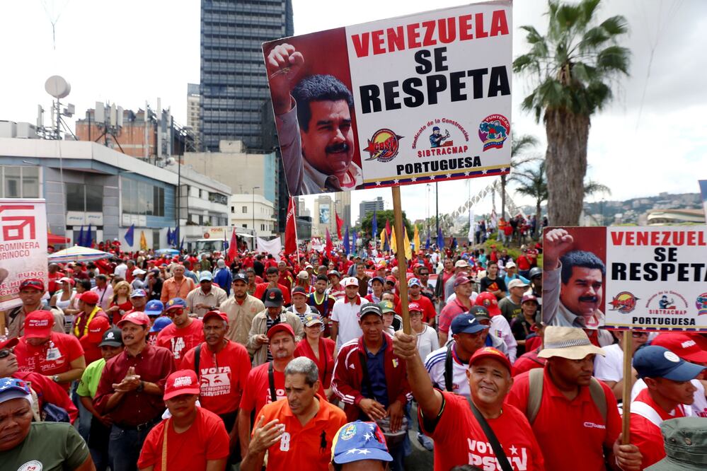 Integrantes de diferentes gremios participan en la marcha de trabajadores venezolanos en apoyo al gobierno del presidente Nicolás Maduro (Foto: Xinhua)