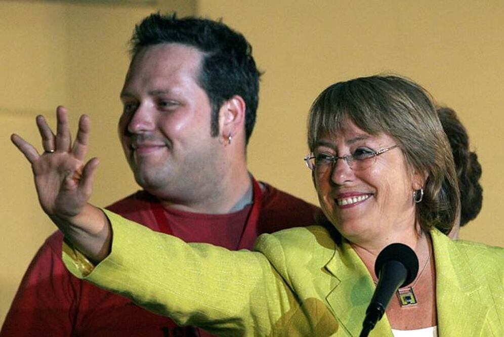 El hijo de Bachelet participó en la reunión con el vicepresidente del banco que les dio el préstamo, uno de los más acaudalados e influyentes del país. Compagnon es dueña del 50% de Caval, la empresa que realizó la compraventa