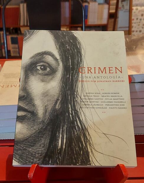 El libro "Crimen". Foto: Christian Jiménez/EL UNIVERSAL.