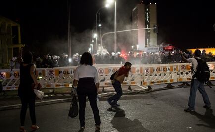 Partidarios de Rousseff chocan con policía en Brasilia