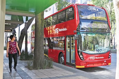 Muere adulto mayor cerca de estación Reforma del Metrobús Línea 7; investigan causa del fallecimiento