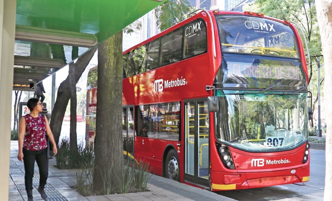 De acuerdo con la Academia Mexicana de Derecho Ambiental, el Gobierno capitalino tendrá que retirar toda la infraestructura del Metrobús de Reforma, además de las unidades de doble piso (LUCÍA GODÍNEZ. EL UNIVERSAL)