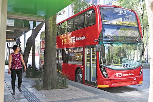 Muere adulto mayor cerca de estación Reforma del Metrobús Línea 7; investigan causa del fallecimiento