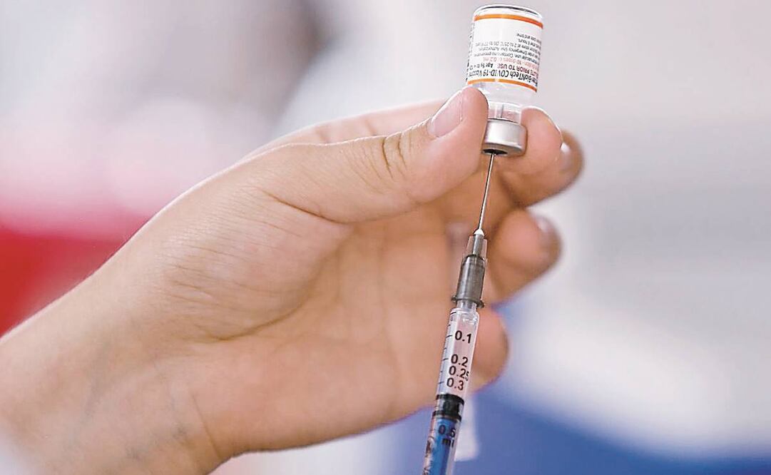 Las vacunas Pfizer pediátricas cuentan con “vida útil” pese a que los frascos estén caducados, aseguraron autoridades.