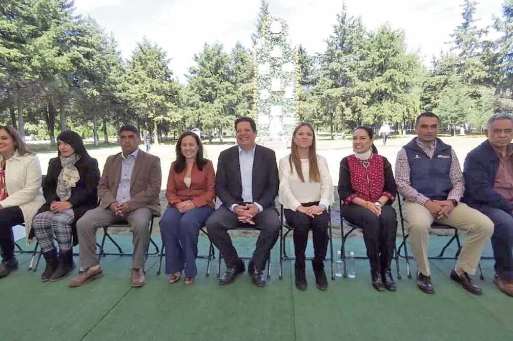 David López (centro) afirmó que su administración fue reconocida por su buen manejo de los recursos públicos y la no adquisición de más deuda (ESPECIAL)