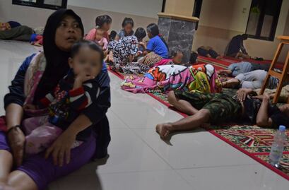 Suman unos 40 muertos tras tsunami en Indonesia