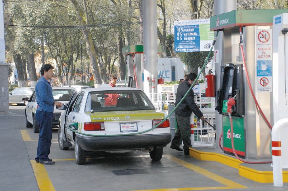 Según la CRE, no hay laboratorios suficientes para analizar la calidad de los combustibles que venden las más de 11 mil 929 estaciones de servicio. Foto: ARCHIVO EL UNIVERSAL