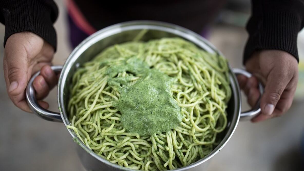 La comida comunal ha cambiado de los guisos de carne a la pasta. Foto: Guadalupe Pardo