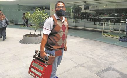 Lustrar calzado, un oficio que se repone al Covid-19