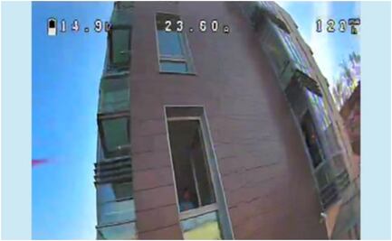 Jugador de futbol recibe premio por medio de un Dron