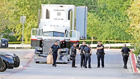 Acusado de 5 cargos, chofer de tráiler donde murieron migrantes