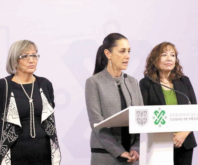 Claudia Sheinbaum, jefa de Gobierno capitalina, al centro, dijo que analizan crear una fiscalía especial para atender robos a bancos y cuentahabientes. ESPECIAL